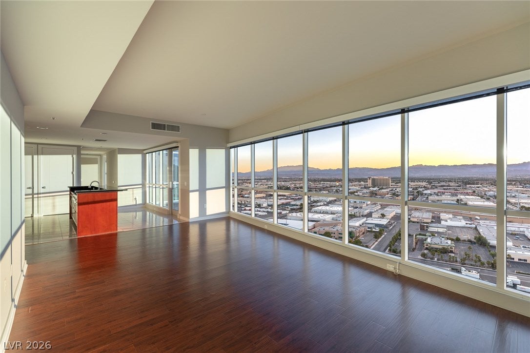 4575 DEAN MARTIN Drive 2508