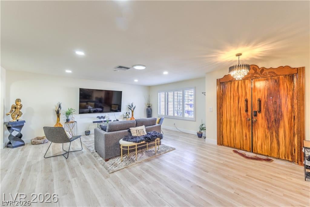 4411 Paseo El Rio Drive