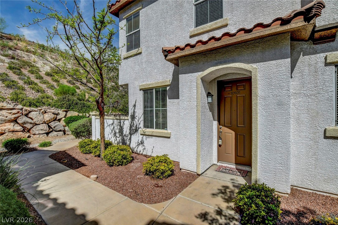 1525 Spiced Wine Avenue 10101