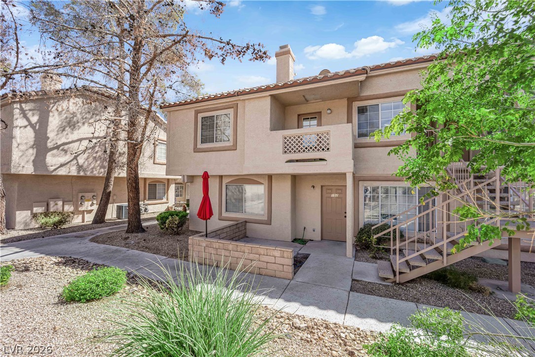 1600 N Torrey Pines Drive 202