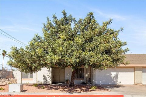 Photo of 5720 Ridgeline Avenue, Las Vegas, NV 89107 (MLS # 2757665)