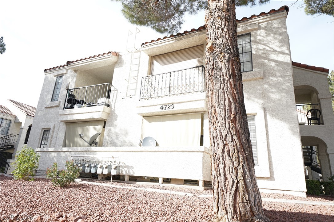 4729 Nara Vista Way 102