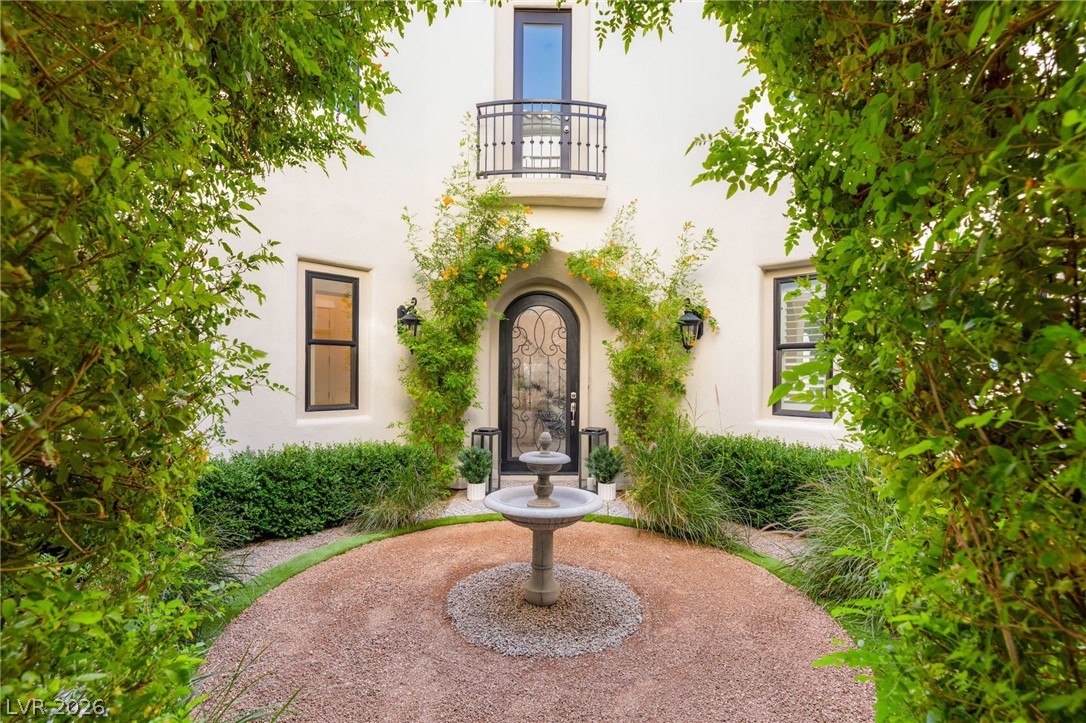 2747 Turtle Head Peak Drive