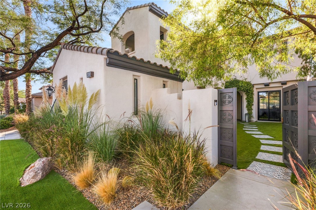 2747 Turtle Head Peak Drive