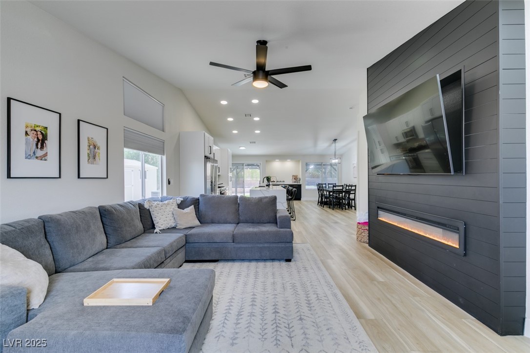 1673 Golden Vista Drive, Las Vegas, Nevada image 4