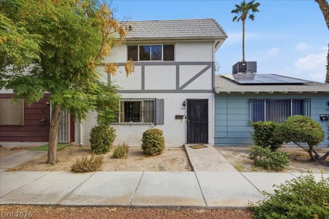 Townhouse For Sale - 179 Greenbriar Townhouse Way<br/> Las Vegas, NV 89121