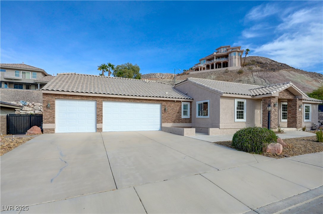 909 Rhyolite Terrace