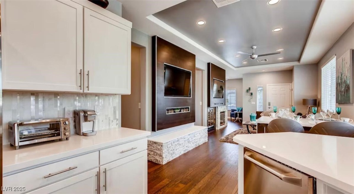 Las Vegas, Nevada 89144, United States, 2 Bedrooms Bedrooms, ,2 BathroomsBathrooms,Residential,Pending,16715