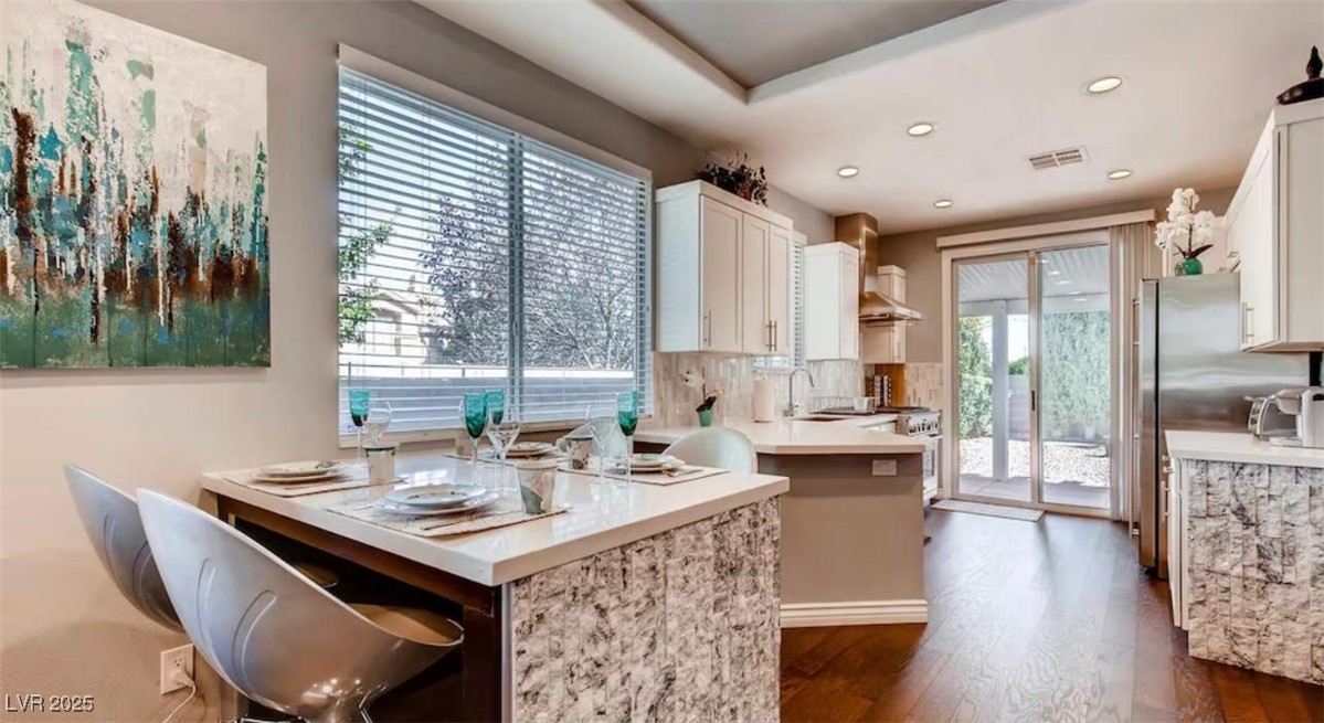 Las Vegas, Nevada 89144, United States, 2 Bedrooms Bedrooms, ,2 BathroomsBathrooms,Residential,Pending,16715