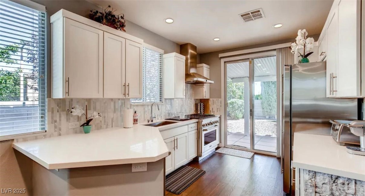 Las Vegas, Nevada 89144, United States, 2 Bedrooms Bedrooms, ,2 BathroomsBathrooms,Residential,Pending,16715