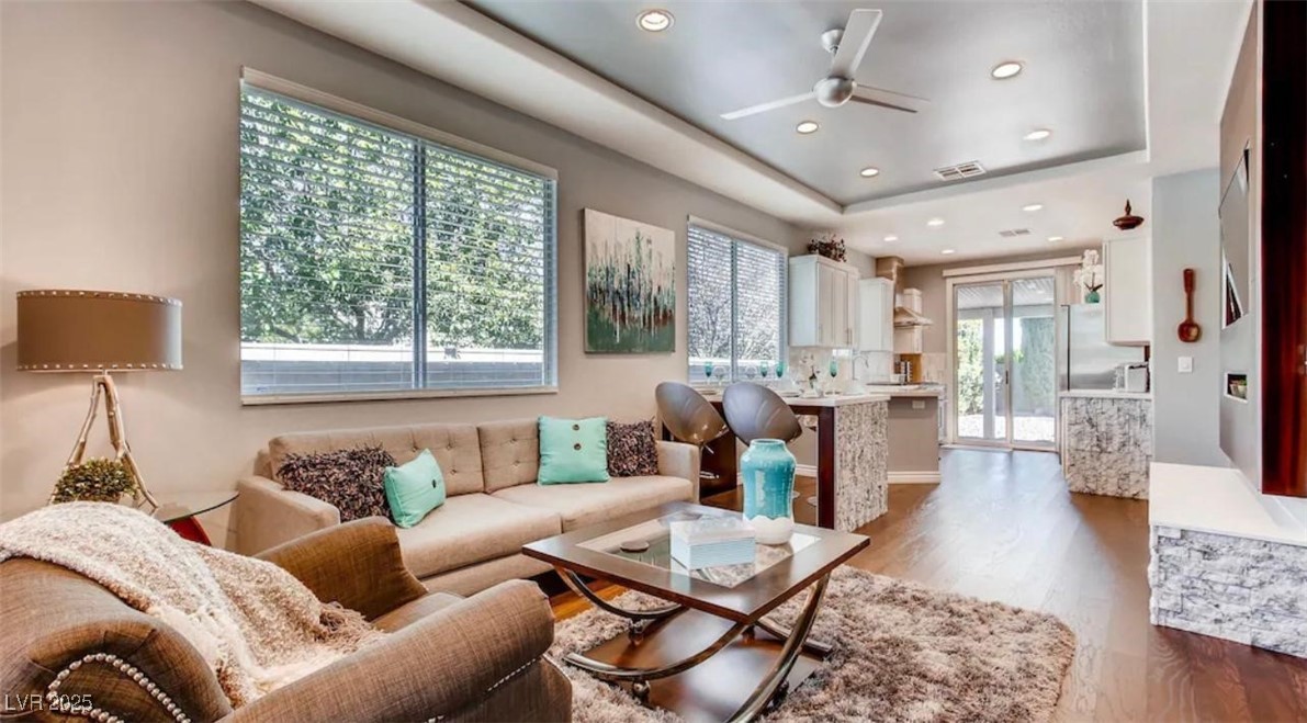 Las Vegas, Nevada 89144, United States, 2 Bedrooms Bedrooms, ,2 BathroomsBathrooms,Residential,Pending,16715