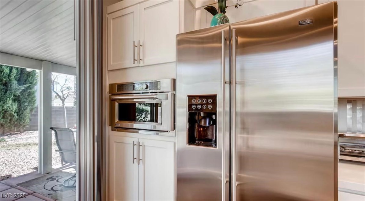 Las Vegas, Nevada 89144, United States, 2 Bedrooms Bedrooms, ,2 BathroomsBathrooms,Residential,Pending,16715