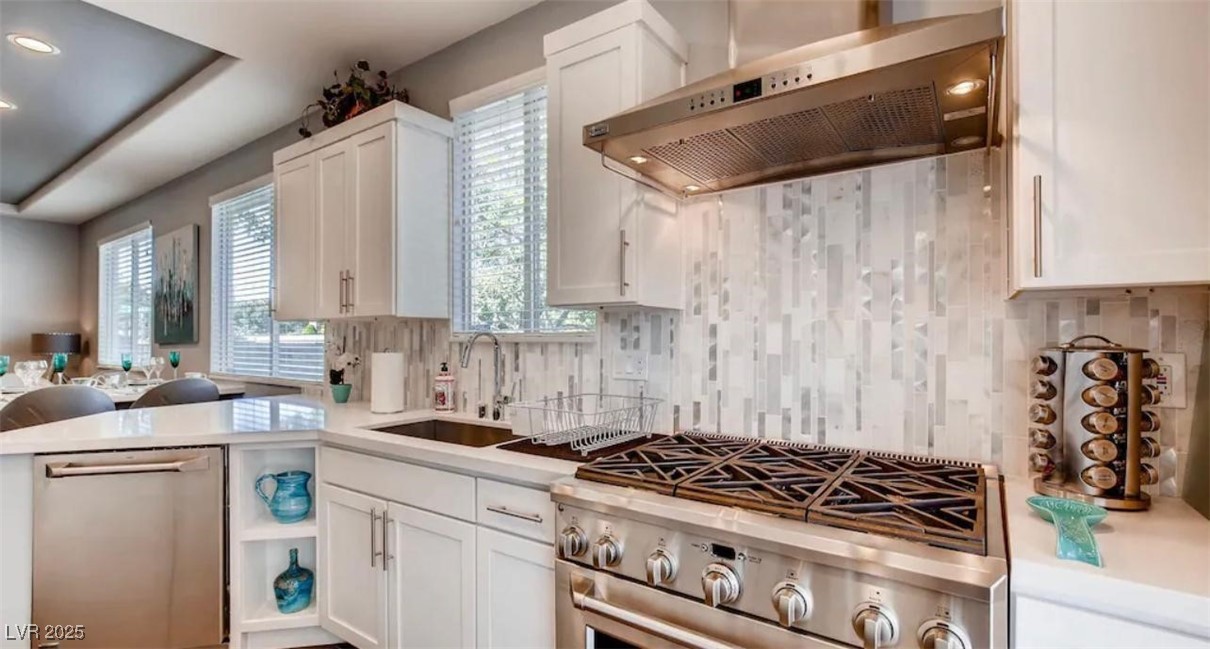 Las Vegas, Nevada 89144, United States, 2 Bedrooms Bedrooms, ,2 BathroomsBathrooms,Residential,Pending,16715