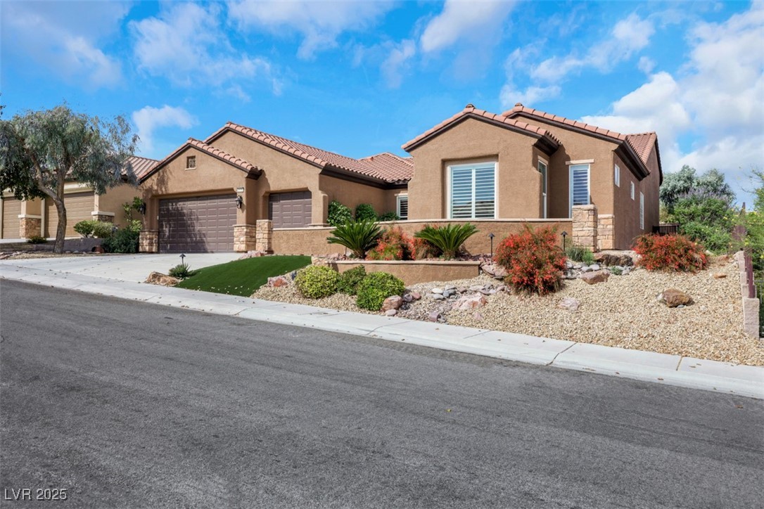 2175 Sandstone Cliffs Drive, Henderson, Nevada image 3