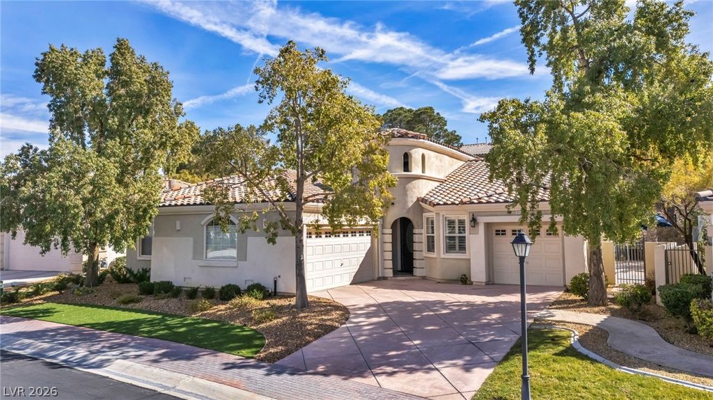 Photo of 1128 Via Suzan, Henderson, NV 89052 (MLS # 2762600)