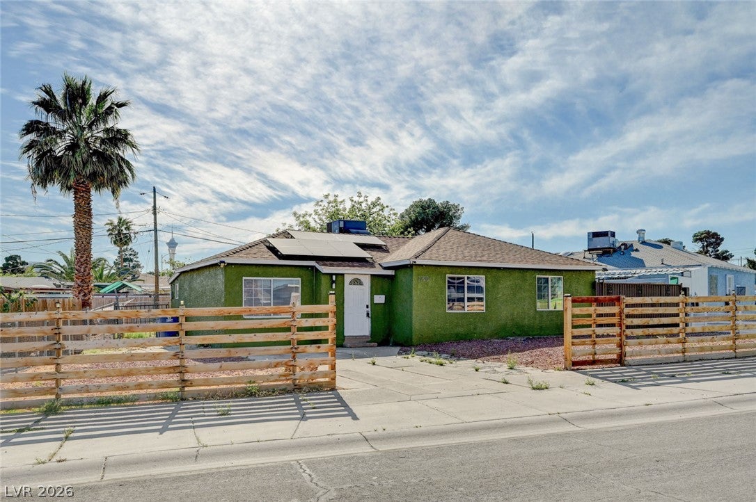 1720 E Carson Avenue