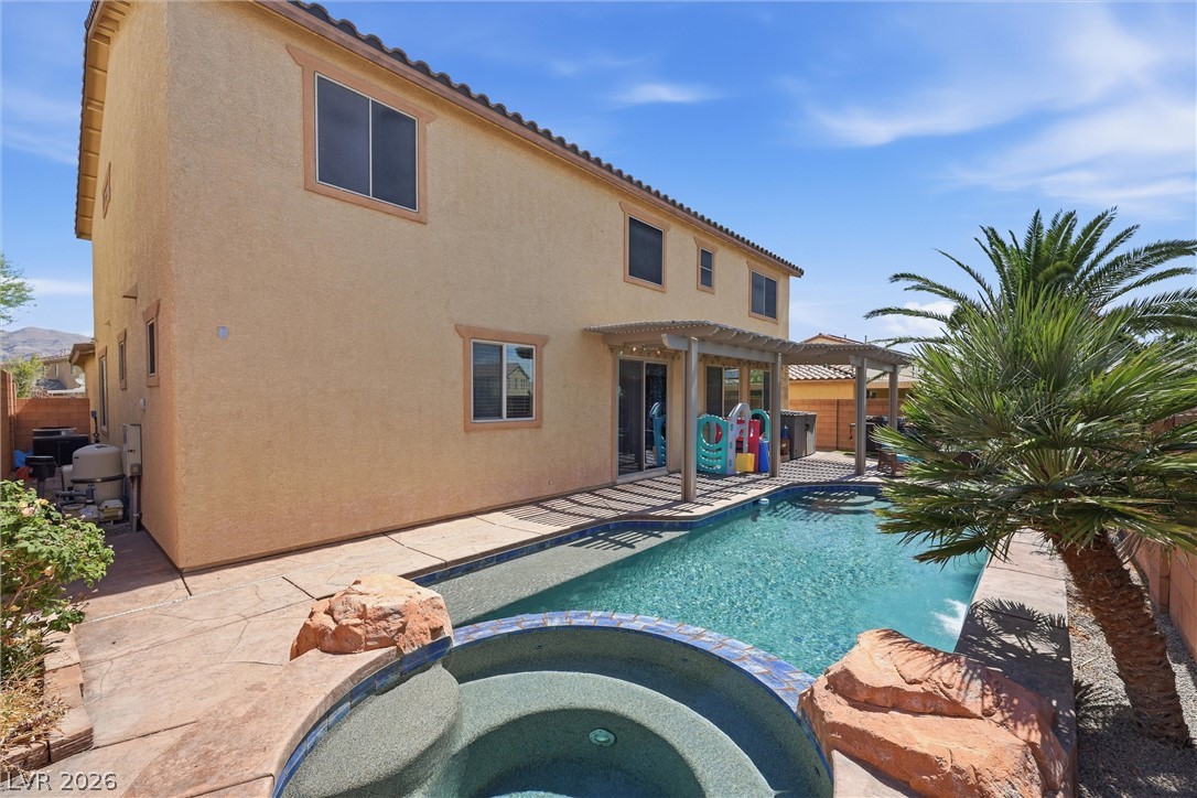 1633 Luna Vista Place