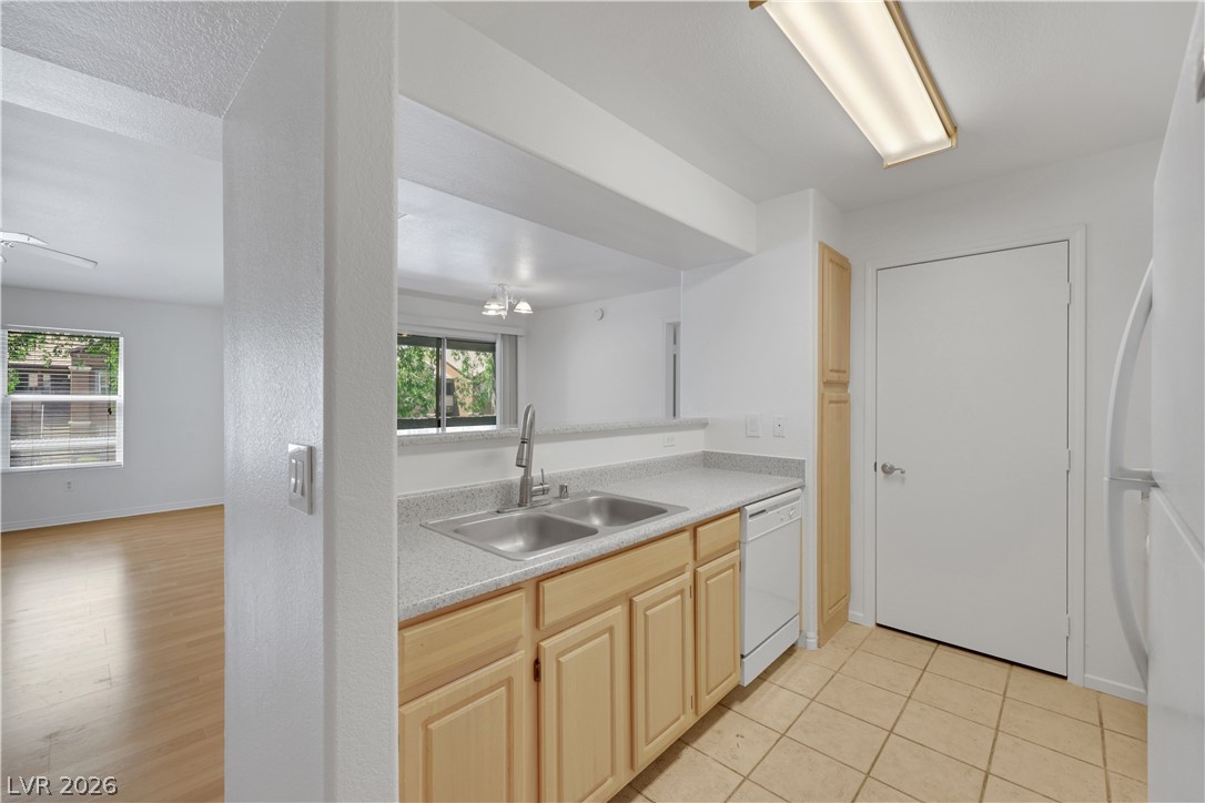 555 E Silverado Ranch Boulevard 2047