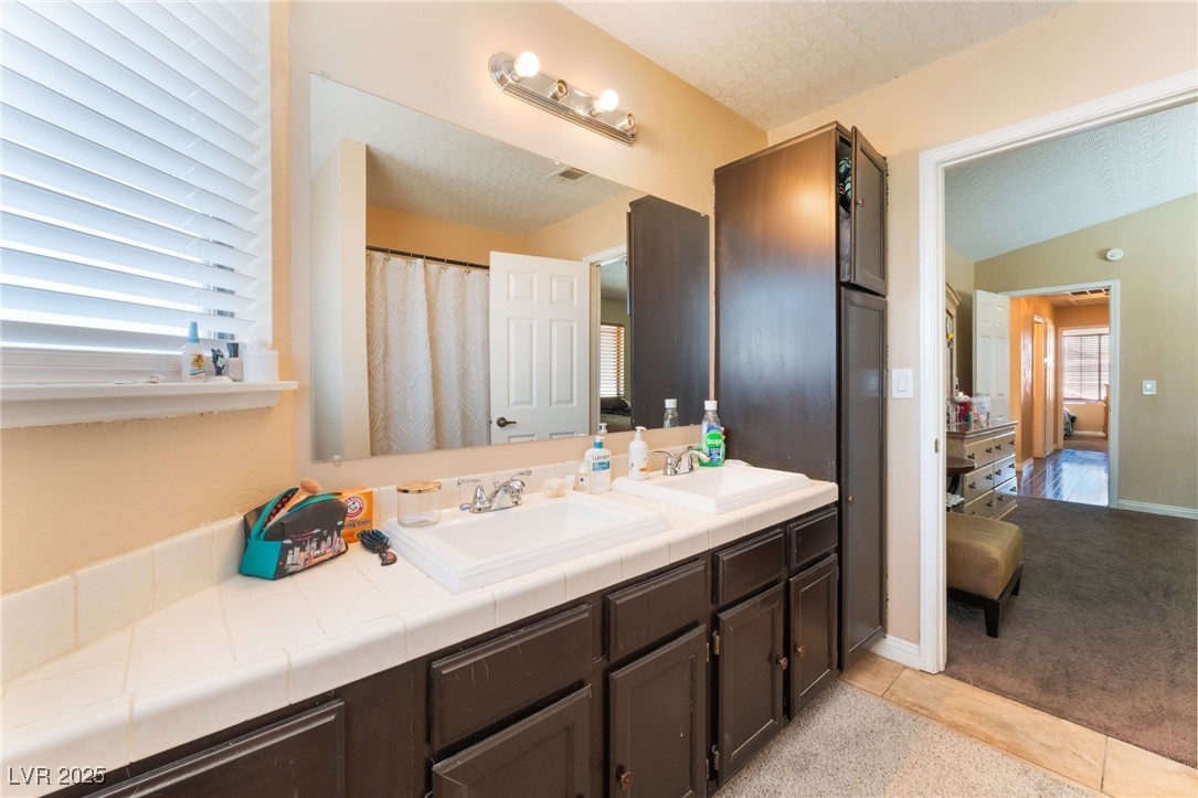 Las Vegas, Nevada 89108, United States, 4 Bedrooms Bedrooms, ,3 BathroomsBathrooms,Residential,Active,210726