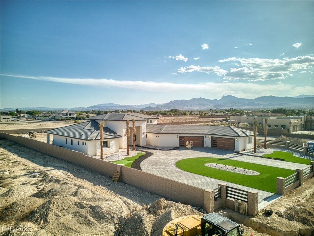 6383 Horse Drive