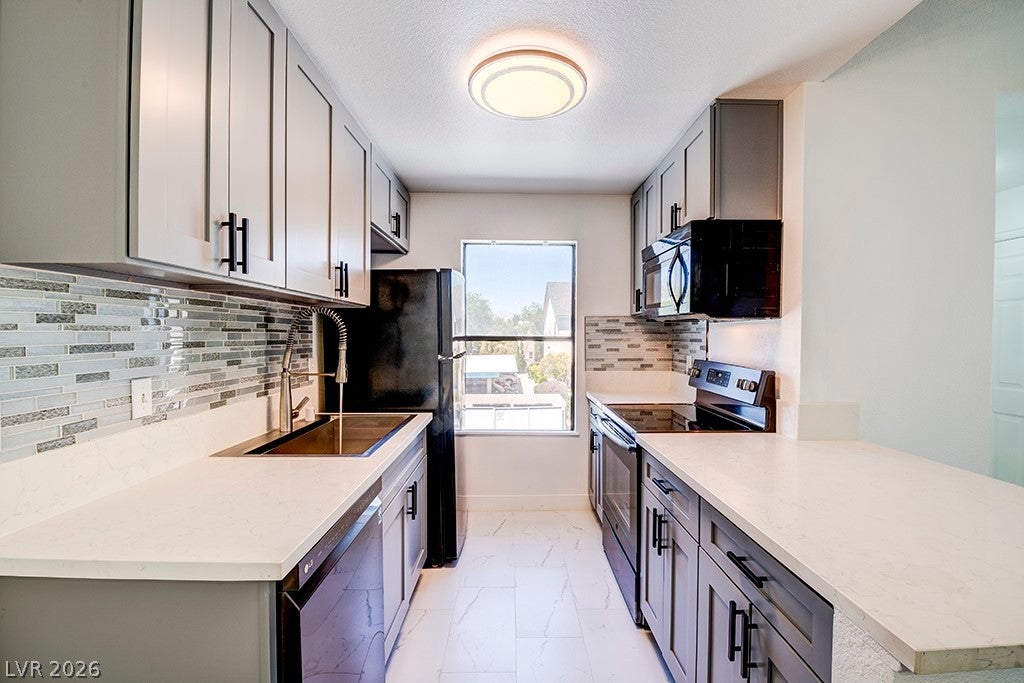 5121 Lindell Road 206