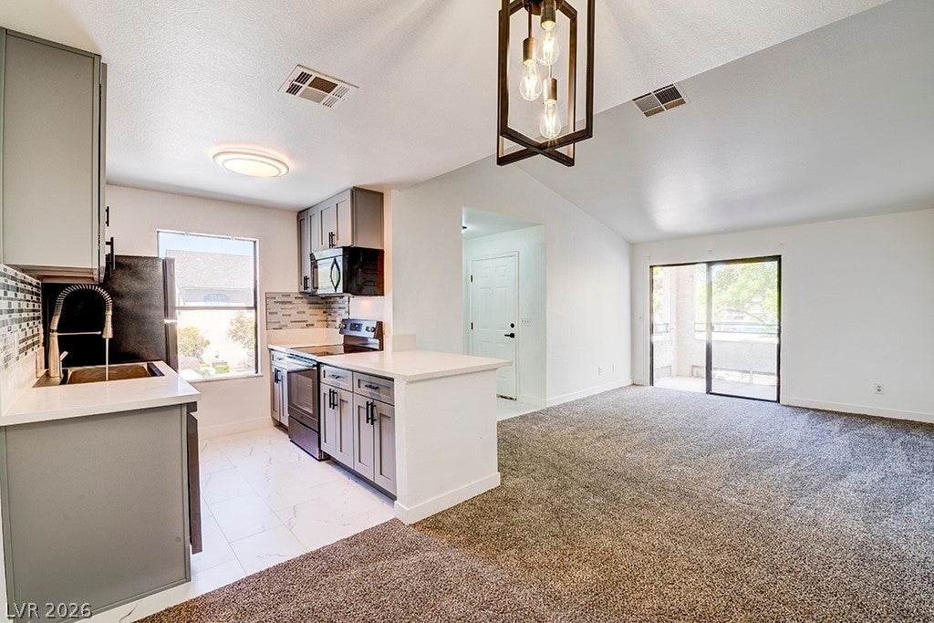 5121 Lindell Road 206