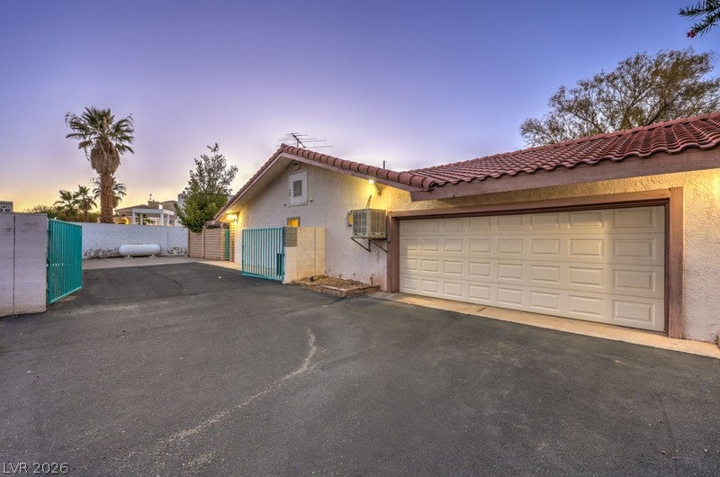 2135 S Cimarron Road