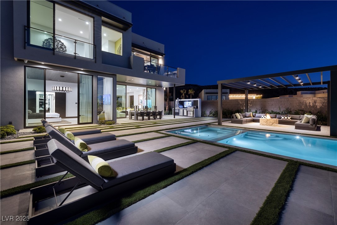 521 Overlook Rim Drive