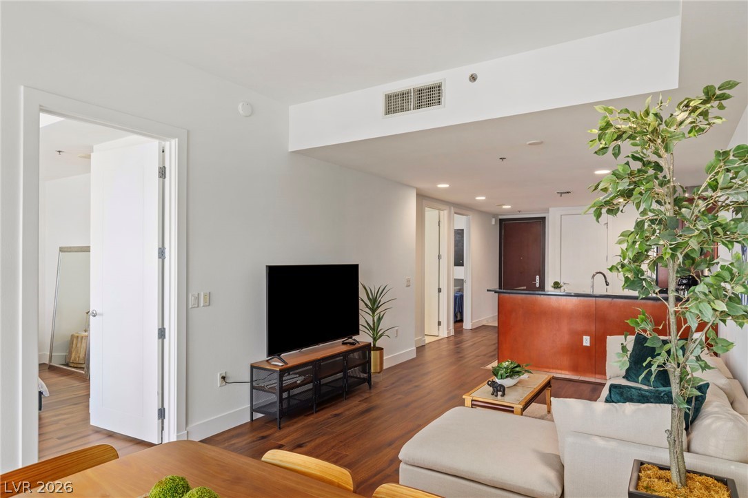 4525 Dean Martin Drive 2505