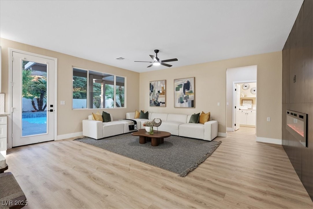 Henderson, Nevada 89052, United States, 5 Bedrooms Bedrooms, ,4 BathroomsBathrooms,Residential,Active,201980