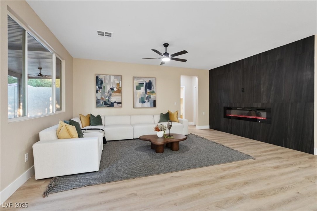 Henderson, Nevada 89052, United States, 5 Bedrooms Bedrooms, ,4 BathroomsBathrooms,Residential,Active,201980