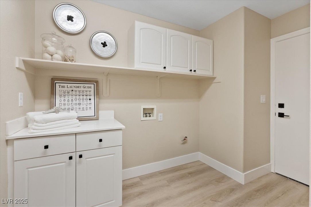 Henderson, Nevada 89052, United States, 5 Bedrooms Bedrooms, ,4 BathroomsBathrooms,Residential,Active,201980