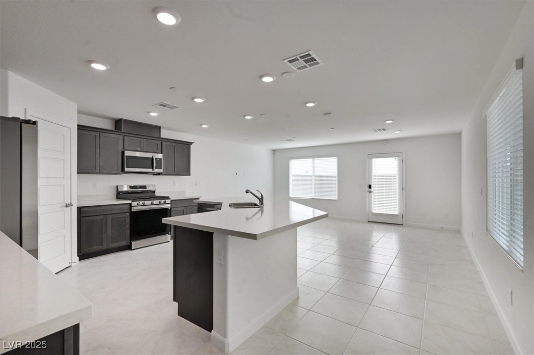 Las Vegas, Nevada 89115, United States, 3 Bedrooms Bedrooms, ,2 BathroomsBathrooms,Residential,Active,13168