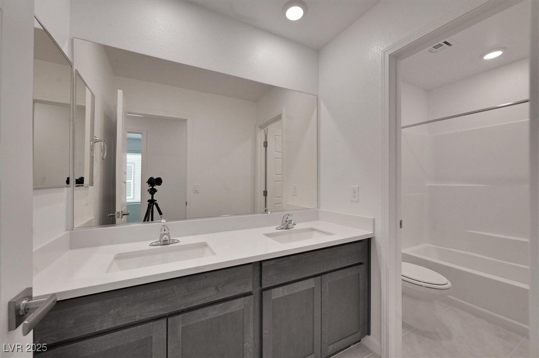 Las Vegas, Nevada 89115, United States, 3 Bedrooms Bedrooms, ,2 BathroomsBathrooms,Residential,Active,13168