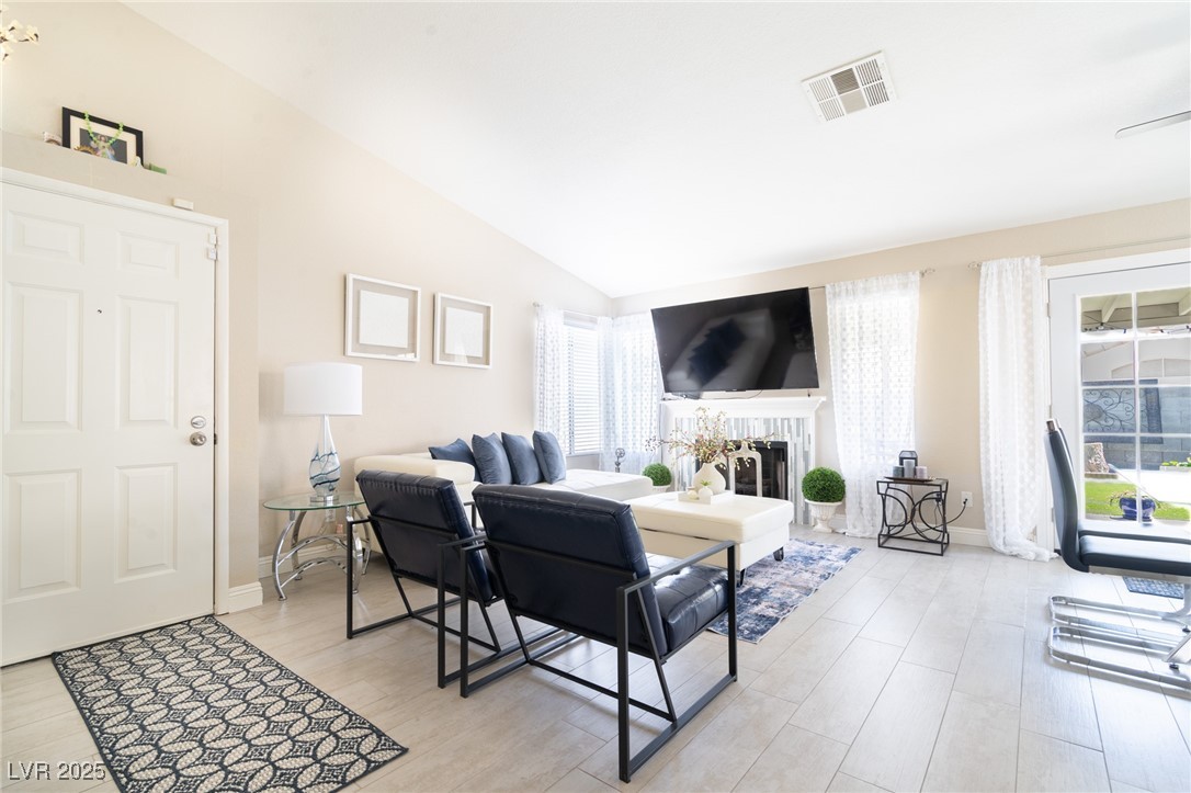 Las Vegas, Nevada 89119, United States, 2 Bedrooms Bedrooms, ,2 BathroomsBathrooms,Residential,Active,169423