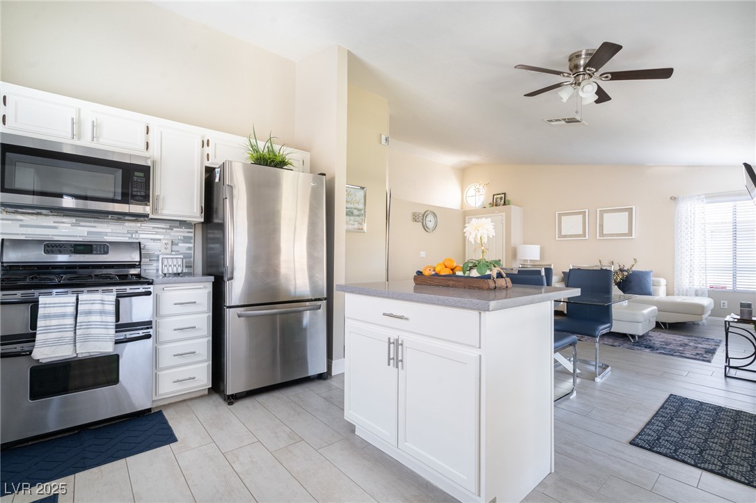 Las Vegas, Nevada 89119, United States, 2 Bedrooms Bedrooms, ,2 BathroomsBathrooms,Residential,Active,169423