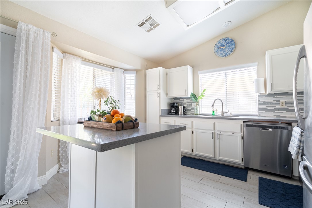 Las Vegas, Nevada 89119, United States, 2 Bedrooms Bedrooms, ,2 BathroomsBathrooms,Residential,Active,169423