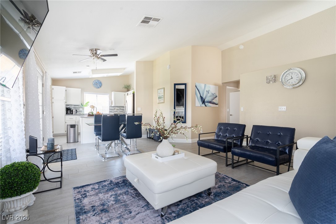 Las Vegas, Nevada 89119, United States, 2 Bedrooms Bedrooms, ,2 BathroomsBathrooms,Residential,Active,169423