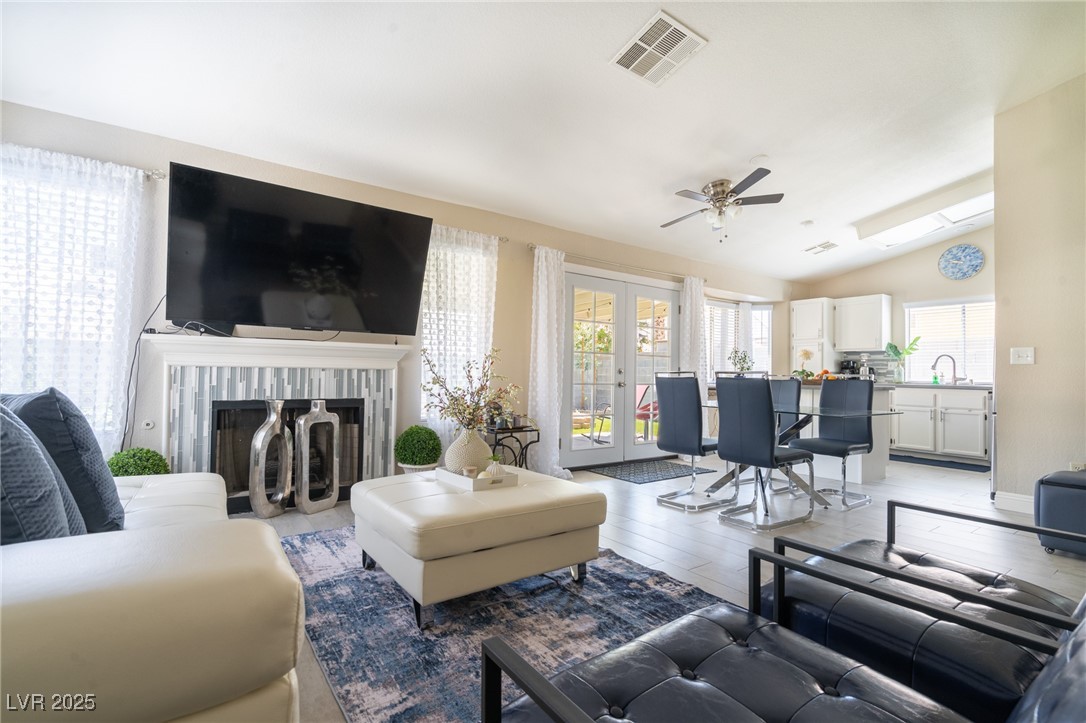 Las Vegas, Nevada 89119, United States, 2 Bedrooms Bedrooms, ,2 BathroomsBathrooms,Residential,Active,169423