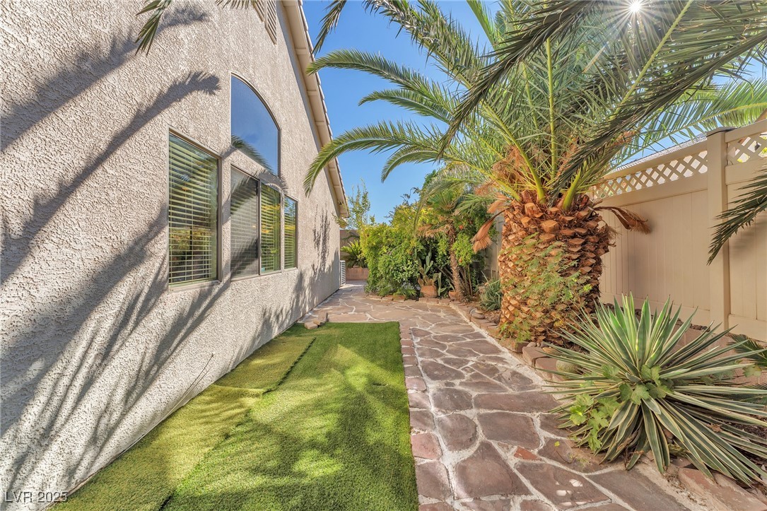 525 Bright Lights Avenue