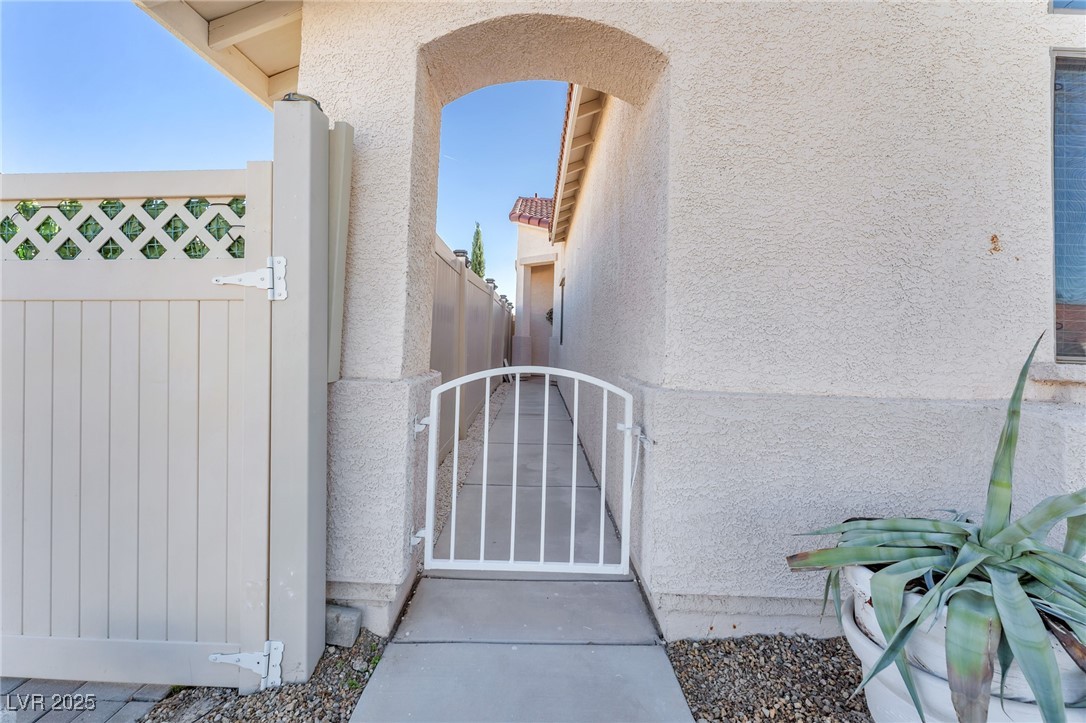 525 Bright Lights Avenue