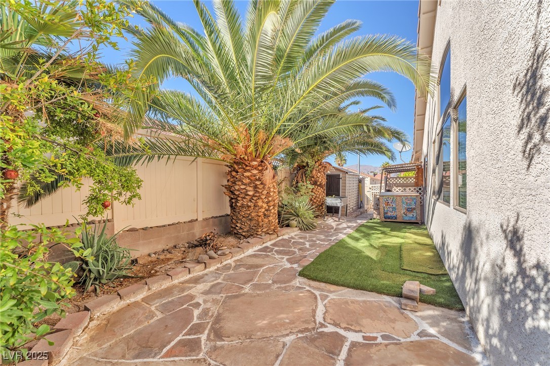 525 Bright Lights Avenue