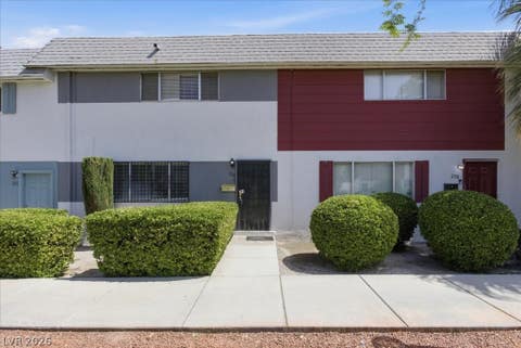 Townhouse For Rent - 210 Greenbriar Townhouse Way<br/> Clark County, Las Vegas, NV 89121