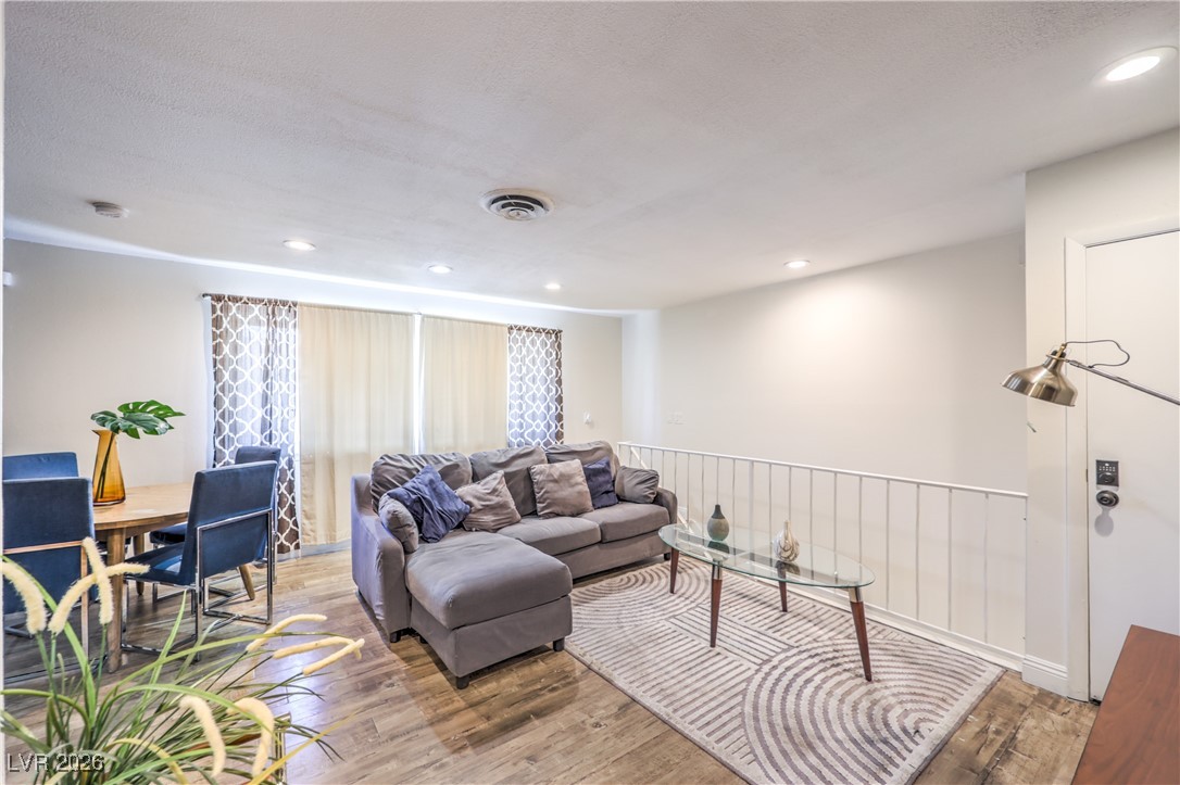 1553 Dorothy Avenue 4