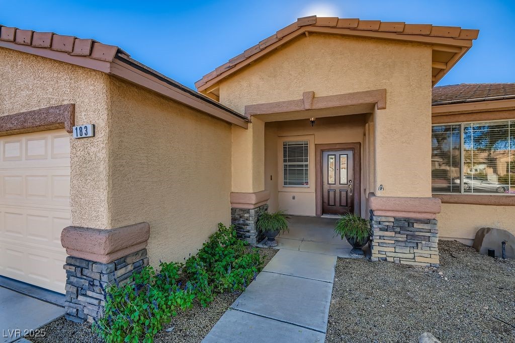 183 Apache Tear Court