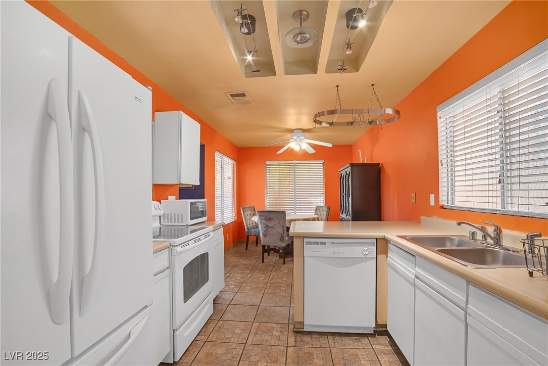 2819 Prickley Pear Drive, Henderson, Nevada image 10