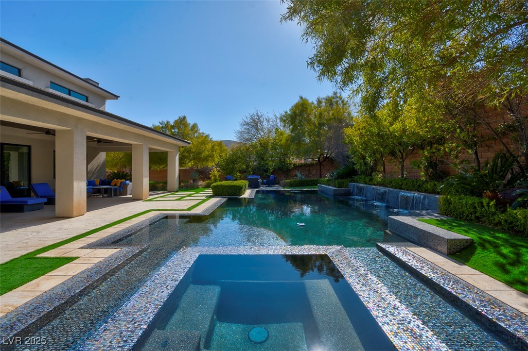 43 Grey Feather Drive