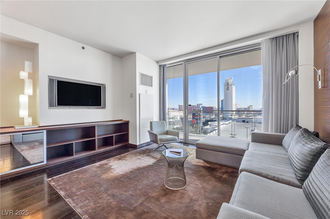 4381 W Flamingo Road 34308