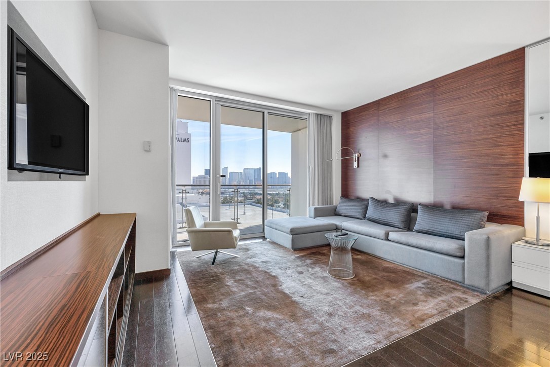 4381 W Flamingo Road 34308