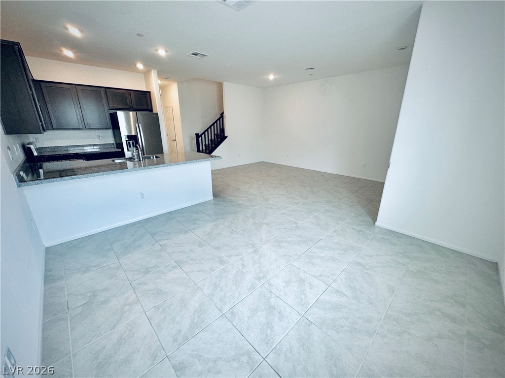 850 Bronzite Street